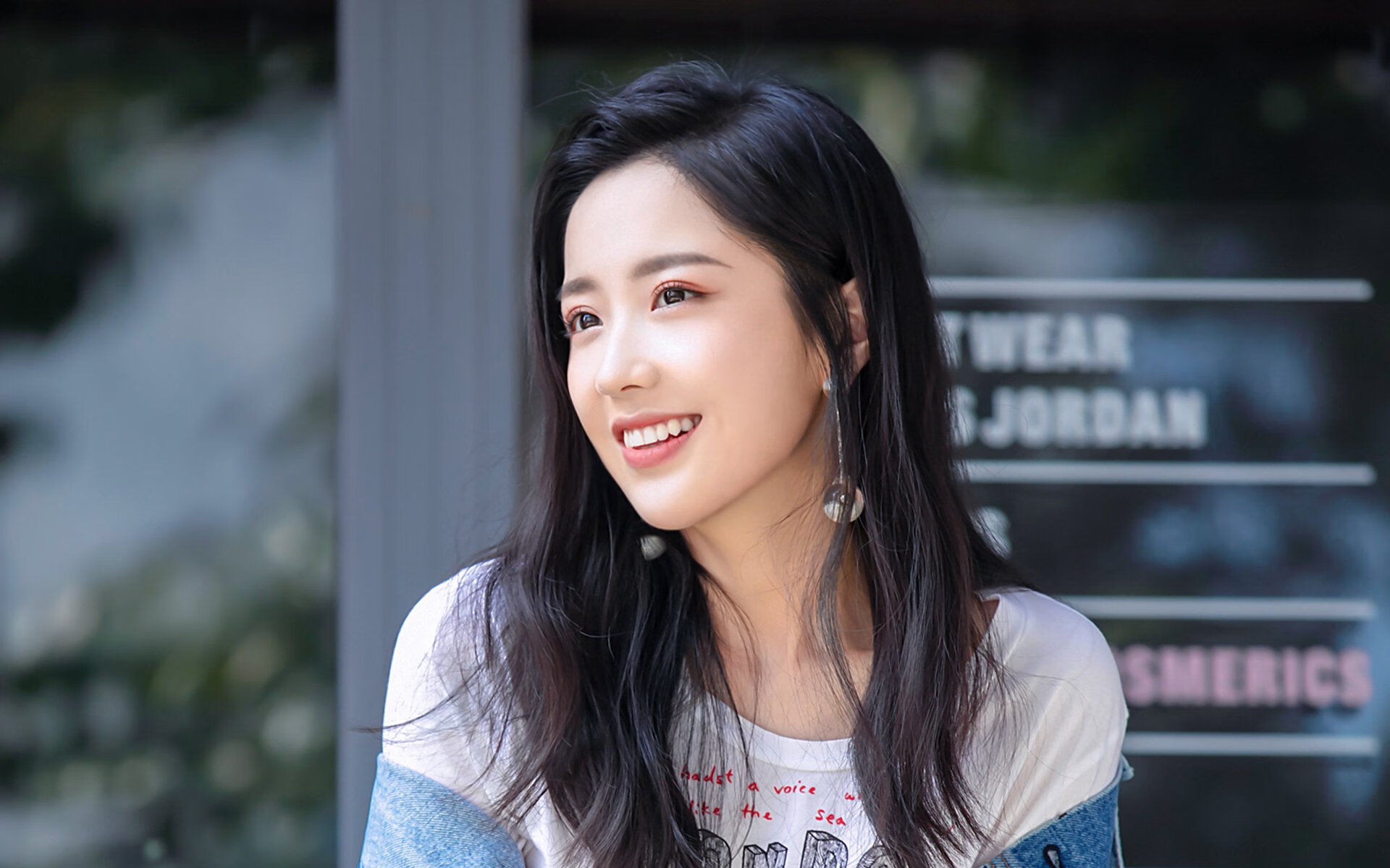 唯一性闪耀,76人连击雄鹿,浓眉化身关键先生