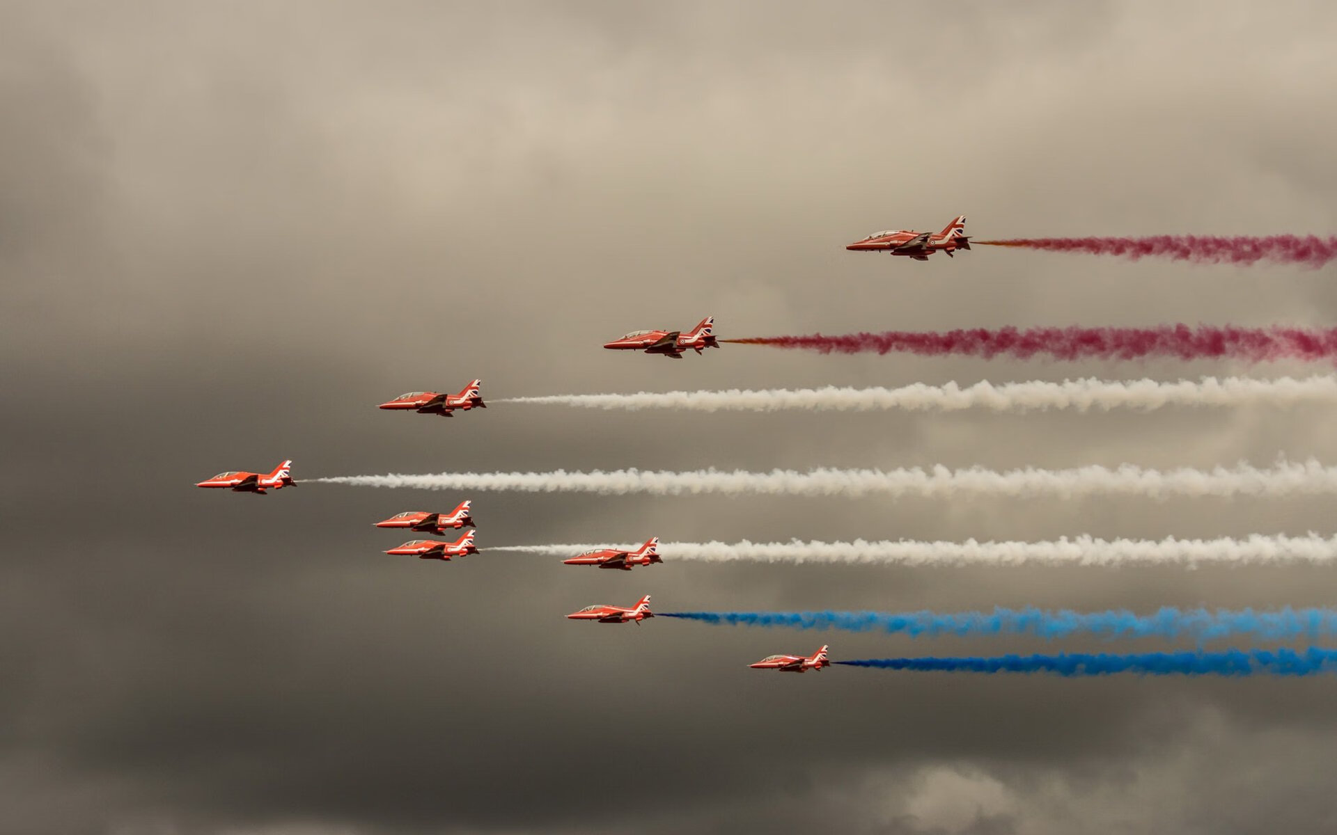 新秩序的破晓，当里昂掀翻红黑王朝，福登在英格兰的权杖交接